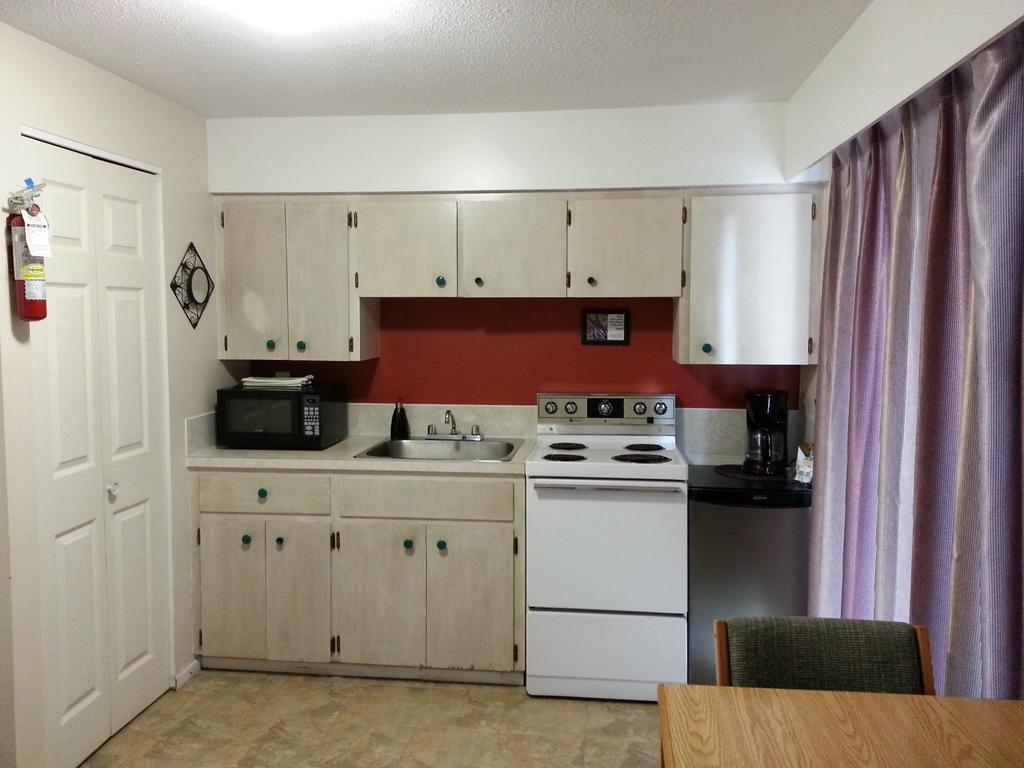 Edgewater Motel Кемпбелл-Рівер Номер фото