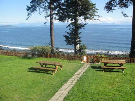 Edgewater Motel Кемпбелл-Рівер Екстер'єр фото